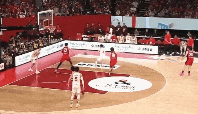 必一运动-狂吹中国技犯违体 日本主场哨离谱！杨毅：无法无天